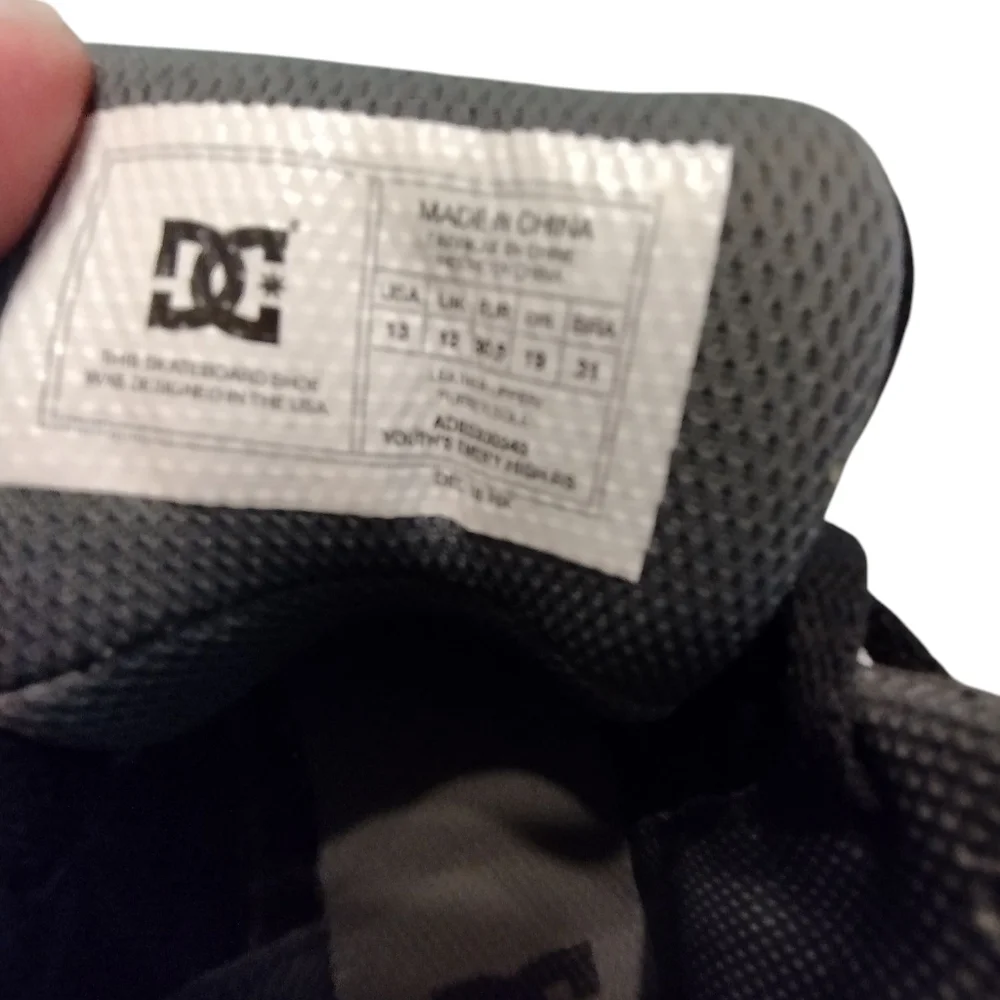 💚 GUC DC Kids Black High-Top Leather Sneakers Size 13